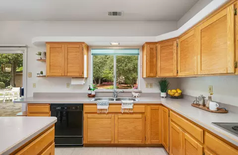 Kitchen - 4485 Brittany Dr, Redding, CA 96002 photo 5 of 6