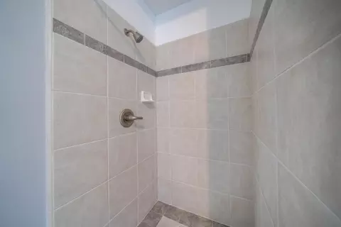 Bath - 11506 Ridgewood Rd, Redding, CA 96003 photo 3 of 5