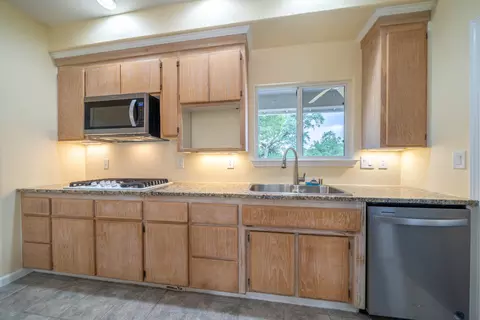Kitchen - 11506 Ridgewood Rd, Redding, CA 96003 photo 6 of 6