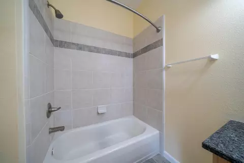 Bath - 11506 Ridgewood Rd, Redding, CA 96003 photo 5 of 5
