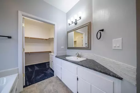 Bath - 11506 Ridgewood Rd, Redding, CA 96003 photo 2 of 5