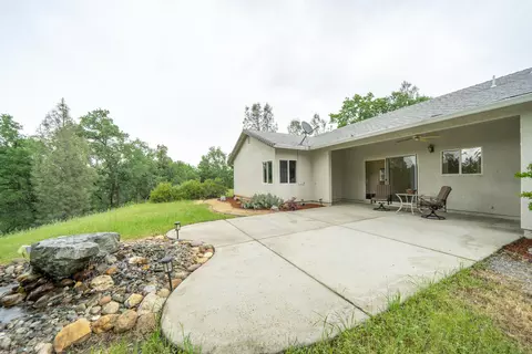Exterior - 11506 Ridgewood Rd, Redding, CA 96003 photo 17 of 32