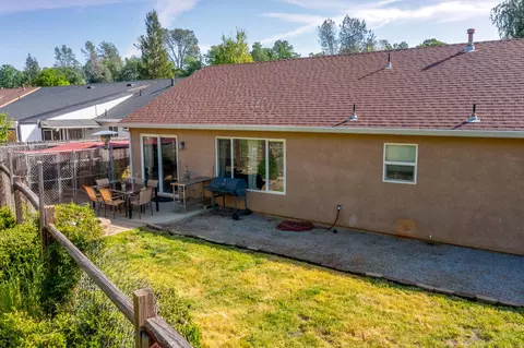 Exterior - 624 Valleybrook Dr, Redding, CA 96003 photo 3 of 7