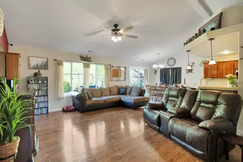 Living - 624 Valleybrook Dr, Redding, CA 96003 photo 3 of 4