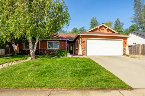 624 Valleybrook Dr, Redding, CA 96003