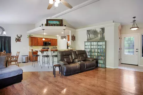 Living - 624 Valleybrook Dr, Redding, CA 96003 photo 4 of 4