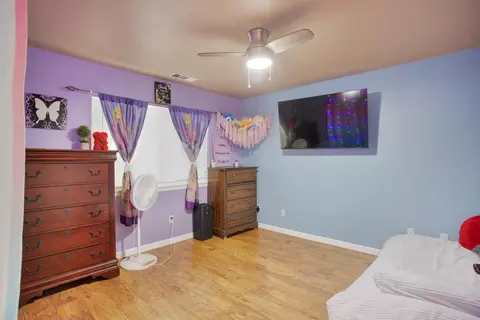 Bedroom - 624 Valleybrook Dr, Redding, CA 96003 photo 2 of 3