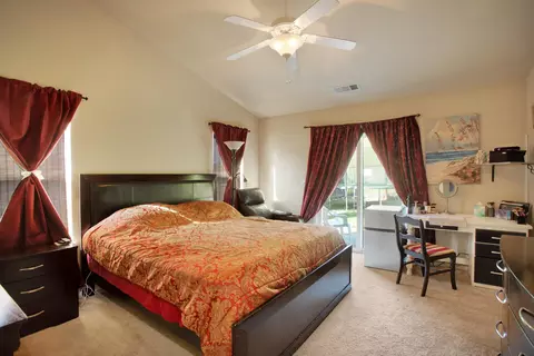 Bedroom - 624 Valleybrook Dr, Redding, CA 96003 photo 3 of 3