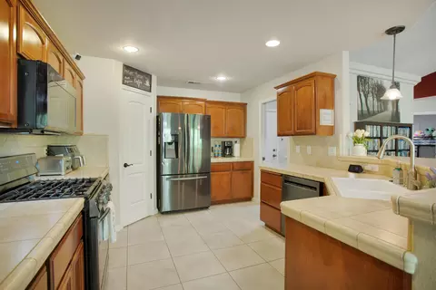 Kitchen - 624 Valleybrook Dr, Redding, CA 96003 photo 1 of 3