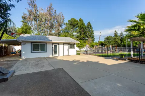 Exterior - 7030 Riata Dr, Redding, CA 96002 photo 7 of 7
