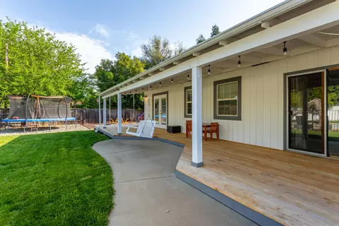 Exterior - 7030 Riata Dr, Redding, CA 96002 photo 4 of 7