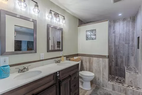 Bath - 7030 Riata Dr, Redding, CA 96002 photo 2 of 4