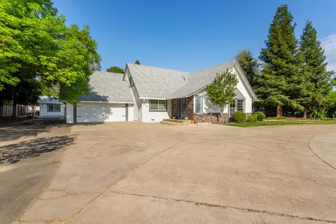 Exterior - 7030 Riata Dr, Redding, CA 96002 photo 1 of 7