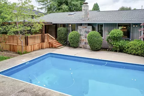 Exterior - 527 River Oaks Dr, Redding, CA 96001 photo 9 of 17