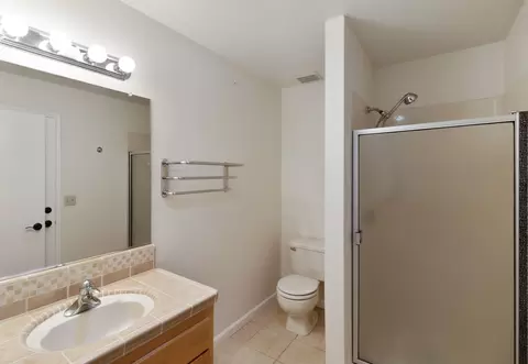 Bath - 527 River Oaks Dr, Redding, CA 96001 photo 5 of 5