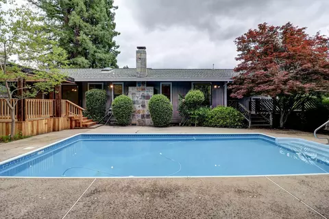 Exterior - 527 River Oaks Dr, Redding, CA 96001 photo 11 of 17