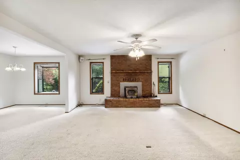 Living - 527 River Oaks Dr, Redding, CA 96001 photo 1 of 2