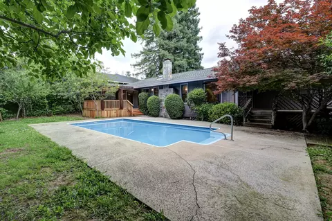 Exterior - 527 River Oaks Dr, Redding, CA 96001 photo 10 of 17