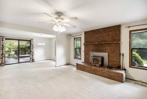 Living - 527 River Oaks Dr, Redding, CA 96001 photo 2 of 2