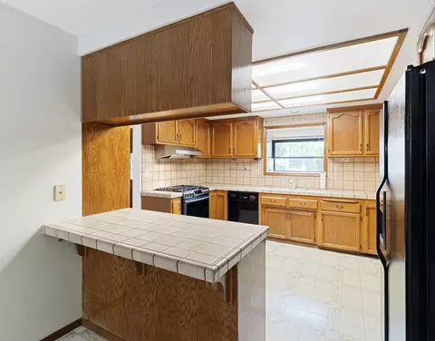 Kitchen - 527 River Oaks Dr, Redding, CA 96001 photo 1 of 3