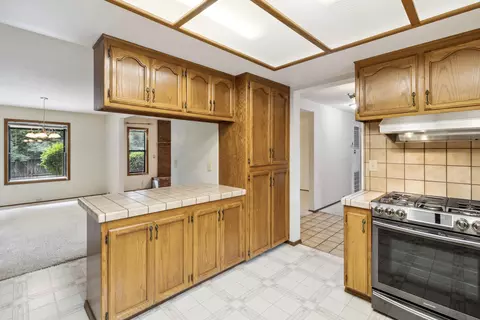 Kitchen - 527 River Oaks Dr, Redding, CA 96001 photo 3 of 3