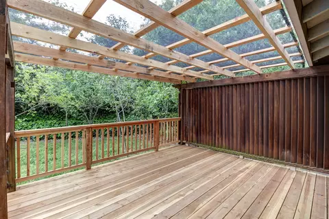 Exterior - 527 River Oaks Dr, Redding, CA 96001 photo 12 of 17