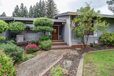 Exterior - 527 River Oaks Dr, Redding, CA 96001 photo 4 of 17
