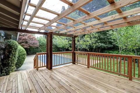 Exterior - 527 River Oaks Dr, Redding, CA 96001 photo 3 of 17
