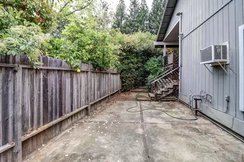 Exterior - 527 River Oaks Dr, Redding, CA 96001 photo 14 of 17