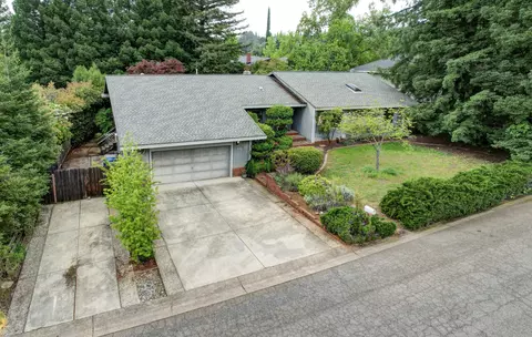 Exterior - 527 River Oaks Dr, Redding, CA 96001 photo 15 of 17