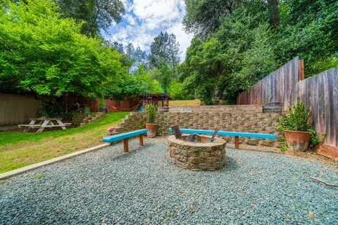 Exterior - 4664 Cedars Rd, Redding, CA 96001 photo 7 of 10