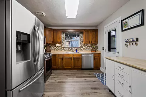 Kitchen - 4664 Cedars Rd, Redding, CA 96001 photo 2 of 3