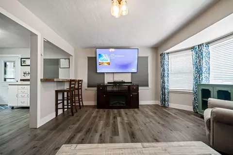 Living - 4664 Cedars Rd, Redding, CA 96001 photo 1 of 2