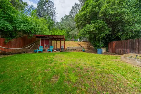 Exterior - 4664 Cedars Rd, Redding, CA 96001 photo 8 of 10