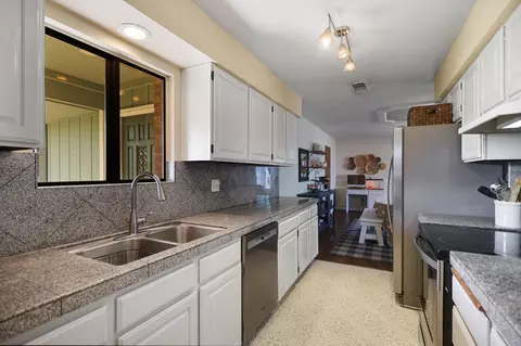 Kitchen - 2539 Velia St, Redding, CA 96002 photo 4 of 4
