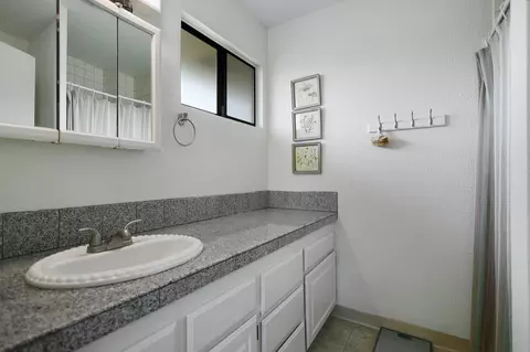 Bath - 2539 Velia St, Redding, CA 96002 photo 1 of 3