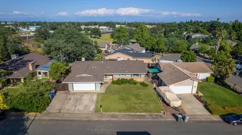 View/Area - 2539 Velia St, Redding, CA 96002 photo 2 of 8