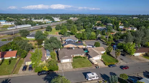 View/Area - 2539 Velia St, Redding, CA 96002 photo 6 of 8