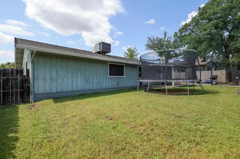 Exterior - 2539 Velia St, Redding, CA 96002 photo 15 of 18