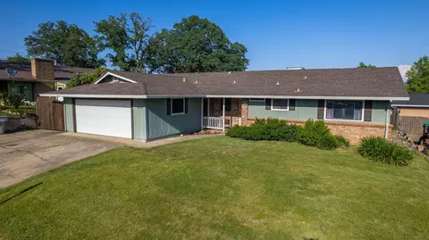 2539 Velia St, Redding, CA 96002