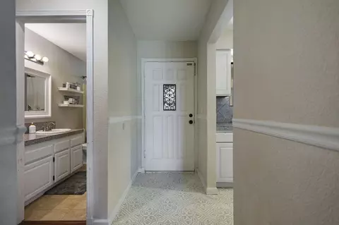 Entry Way - 2539 Velia St, Redding, CA 96002 photo 1 of 1