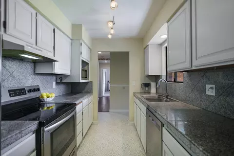 Kitchen - 2539 Velia St, Redding, CA 96002 photo 3 of 4