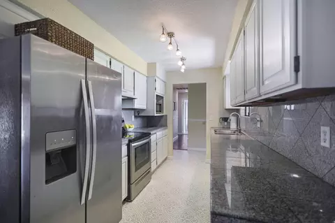 Kitchen - 2539 Velia St, Redding, CA 96002 photo 2 of 4