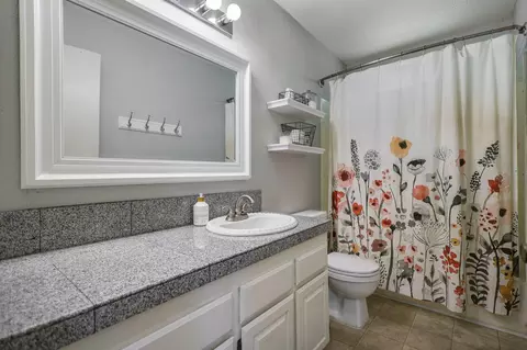 Bath - 2539 Velia St, Redding, CA 96002 photo 2 of 3