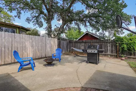 Exterior - 2539 Velia St, Redding, CA 96002 photo 8 of 18