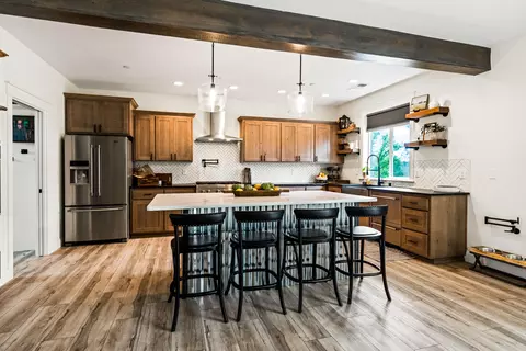 Kitchen - 21255 Via Serena Dr, Redding, CA 96003 photo 1 of 3