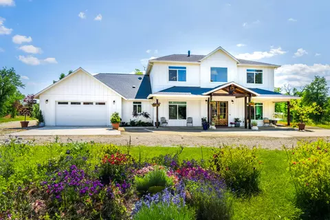 21255 Via Serena Dr, Redding, CA 96003