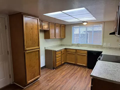 Kitchen - 6683 Creekside St, Redding, CA 96001 photo 3 of 4