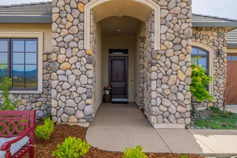 Exterior - 4121 Acadia Pl, Redding, CA 96001 photo 3 of 19