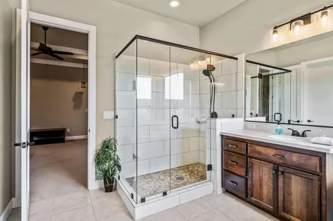 Bath - 4121 Acadia Pl, Redding, CA 96001 photo 4 of 7
